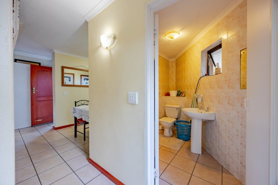 8 Bedroom Property for Sale in Lakeside Western Cape